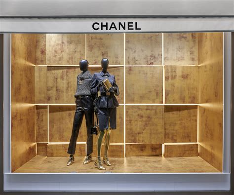 vitrine magasin chanel|chanel shop.